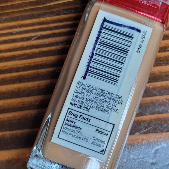 REVLON AGE DEFYING 3X Liquid Foundation SPF 20 - 70 EARLY TAN✨️NEW✨️ - Picture 4 of 8